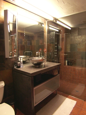 desain interior kamar mandi modern model jakarta