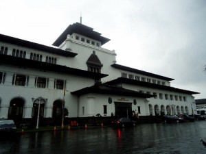 arsitektur kolonial di indonesia