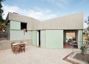 Concrete-house-by-Langarita-Navarro_1
