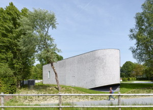 Auditorium AZ Groeninge Kortrijk by Dehullu Architecten - Dennis