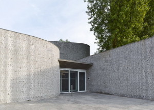 Auditorium AZ Groeninge Kortrijk by Dehullu Architecten - Dennis