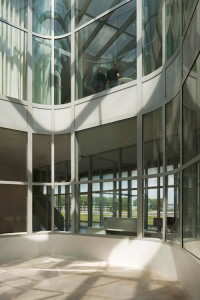 rounded_glass_facade_15