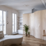 Apartemen Bersejarah Yang Diubah Dengan Dinding Kayu