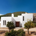 Desain Rumah Modern Country di Ibiza Yang Memberikan Kenyamanan dan Tampilan Mewah